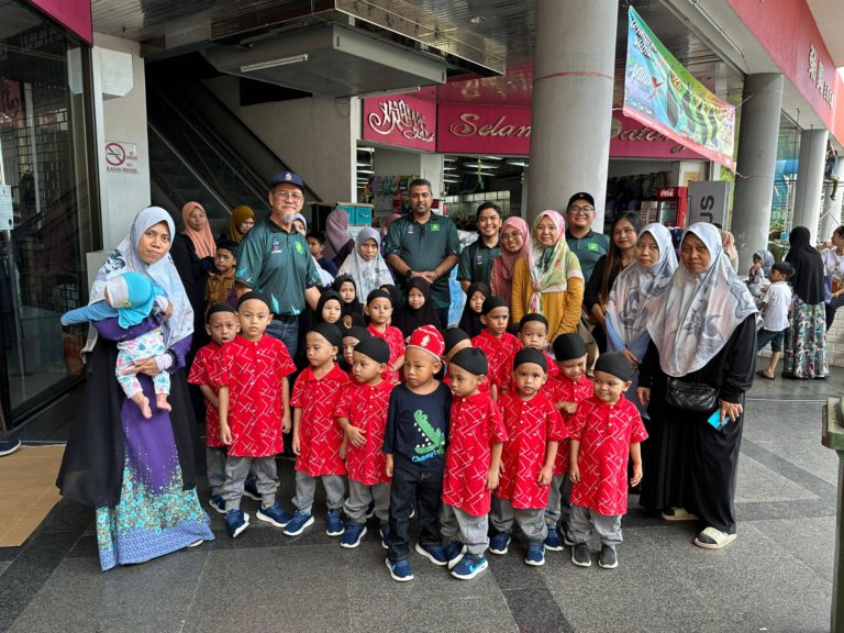 PBNS santuni 102 anak yatim,OKU dan asnaf dalam program ‘Shopping Raya’
