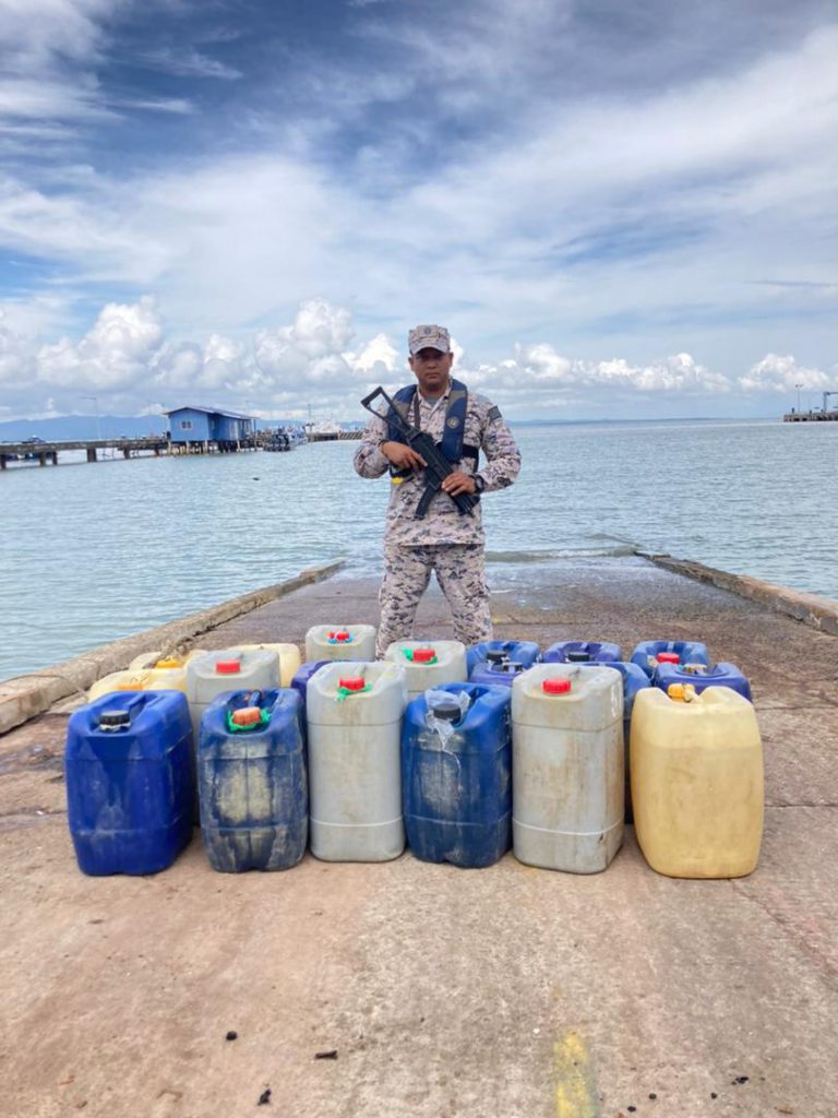 Maritim Malaysia tahan bot bersama muatan 500 liter petrol tanpa permit