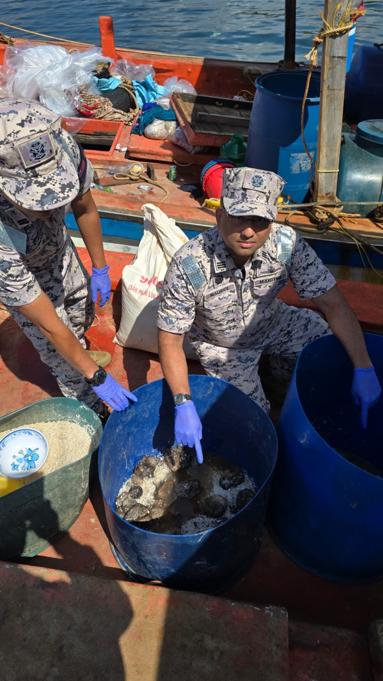 Maritim Malaysia tahan dua bot nelayan vietnam, rompak hasil laut