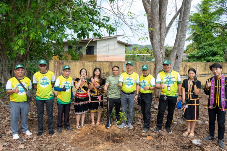 Lebih 21,000 anak pokok ditanam sempena Sambutan Hari Bumi Sedunia di Tuaran