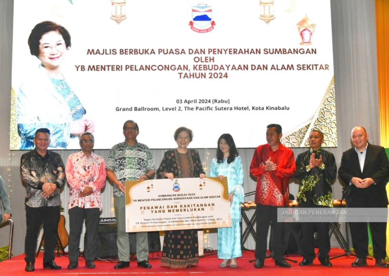 17 pegawai dan kakitangan KePKAS, enam jabatan, agensi terima sumbangan