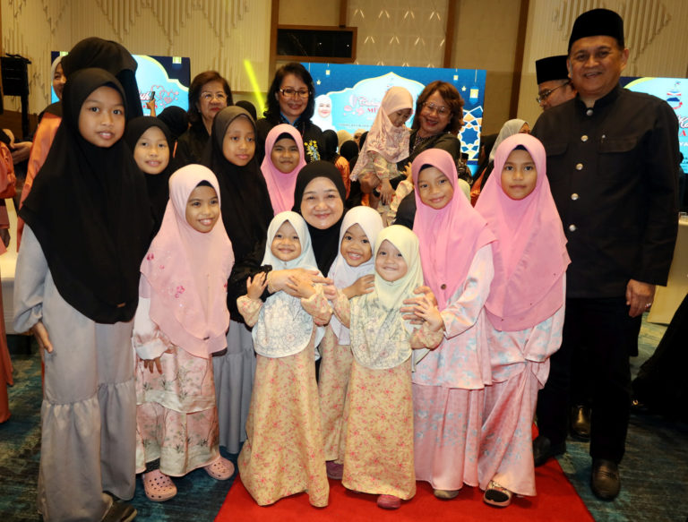 MUTIARA GRS santuni anak-anak yatim di SICC