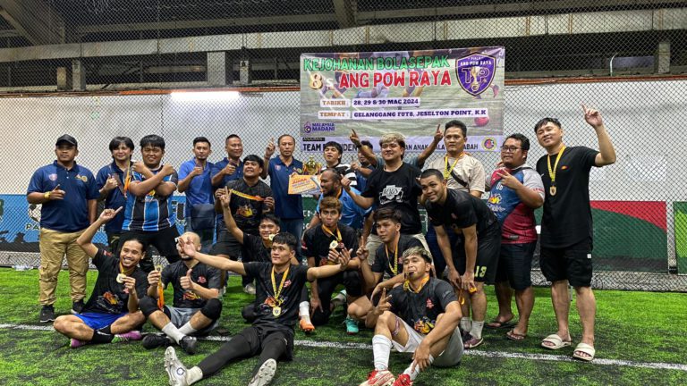 Pasukan Belakang Boy juara Piala Angpow Raya