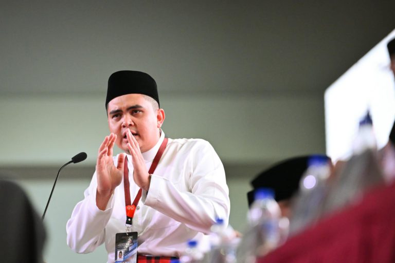 “Sebab ada menteri b***h, ekonomi jadi teruk” – Dr Akmal