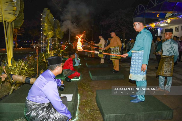 Tun Juhar hadir sambutan Hari Raya Aidilfitri peringkat 5 Divisyen
