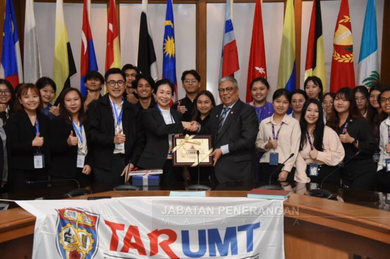 35 pelajar TARUMT hadir sebagai pemerhati sidang DUN Sabah