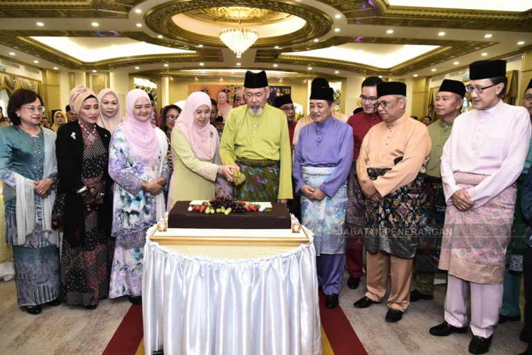 300 tetamu hadir majlis rumah terbuka Aidilfitri Tun Juhar