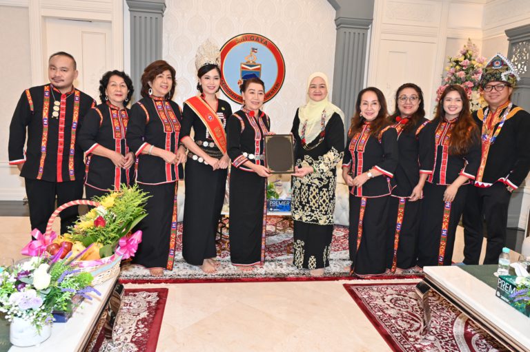 Juliah terima kunjungan AJK Induk Unduk Ngadau Kaamatan