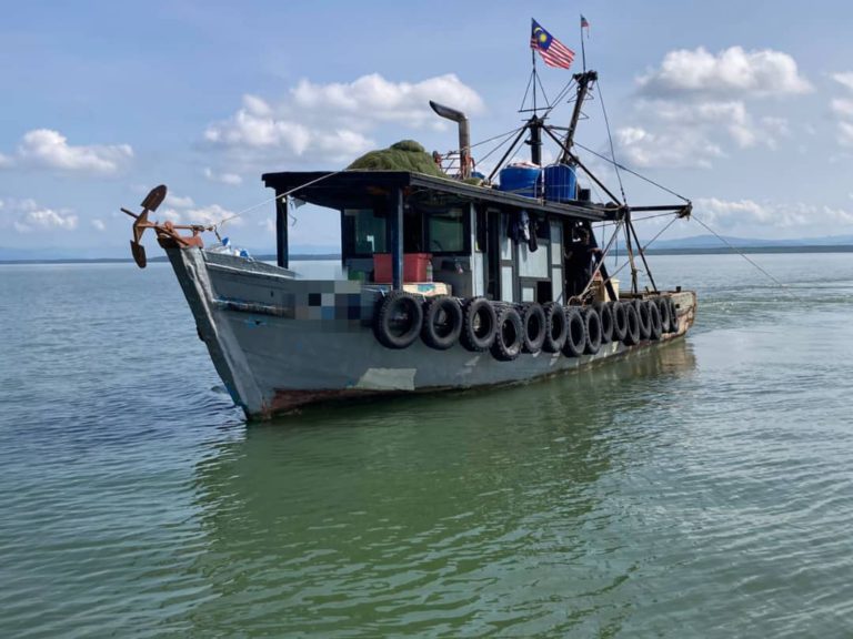 Maritim Malaysia tahan dua bot lakukan pelbagai kesalahan