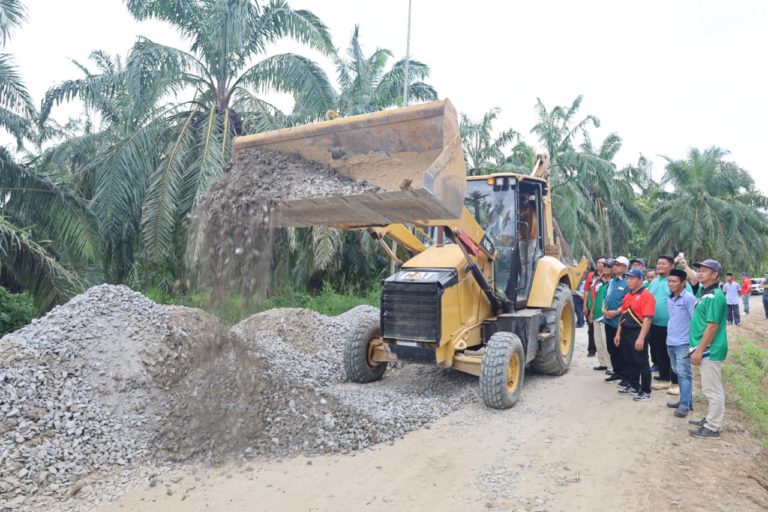Penduduk kampung bakal nikmati jalan raya lebih selesa