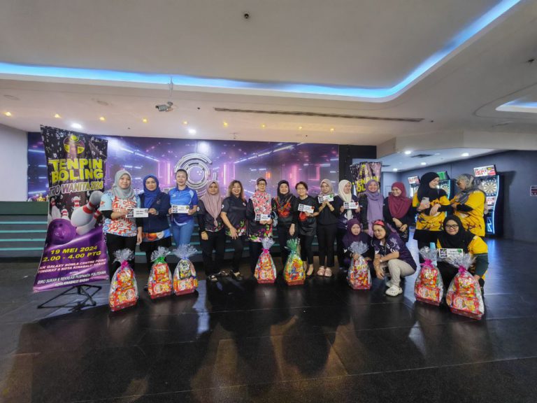 PTBNS B juara pertandingan boling trio wanita