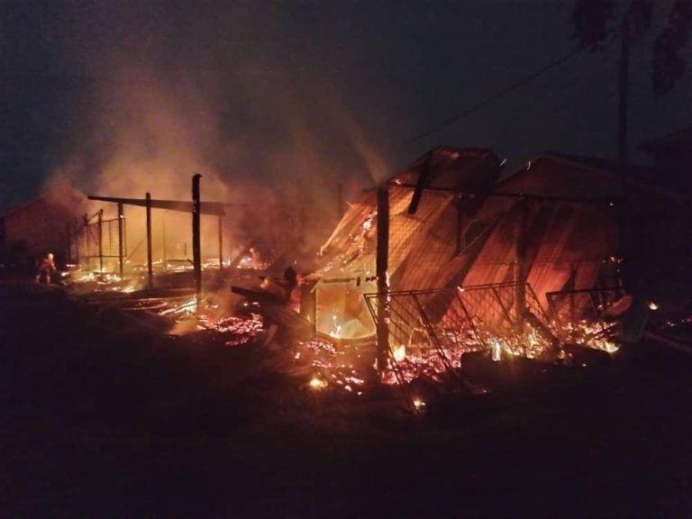 Satu blok bangunan SK Abaka Ladang Table musnah terbakar