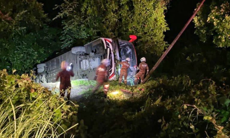 Bas ekspres jatuh gaung, enam mangsa cedera