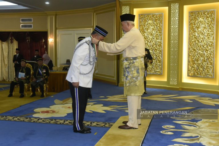 174 individu dikurniakan darjah kebesaran, bintang dan pingat negeri Sabah