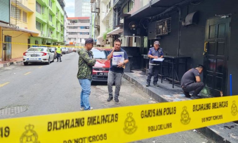 Gaduh di pusat hiburan, seorang maut manakala rakan kritikal