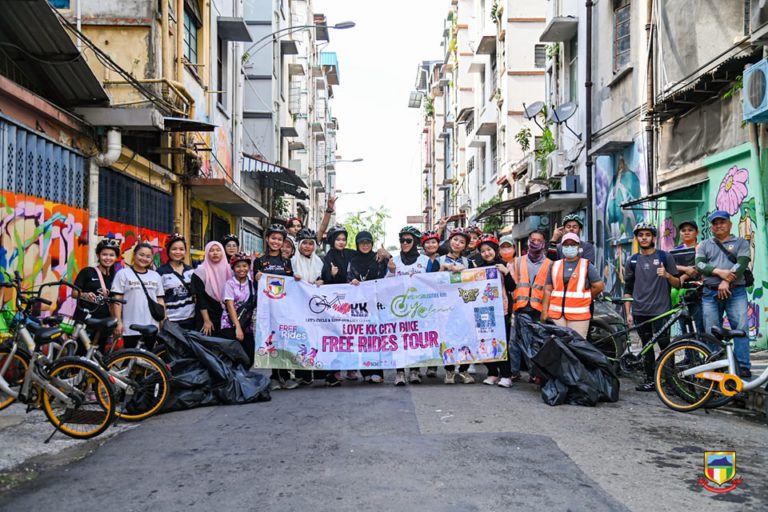 25 peserta berbasikal sambil memelihara kebersihan sekitar