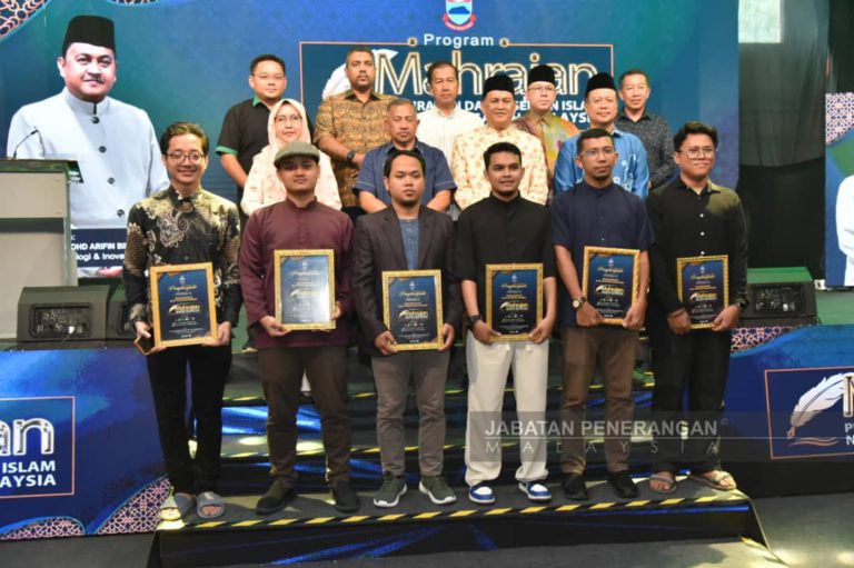 Huda, Muin dinobatkan johan pertandingan khat Nusantara dan Kebangsaan