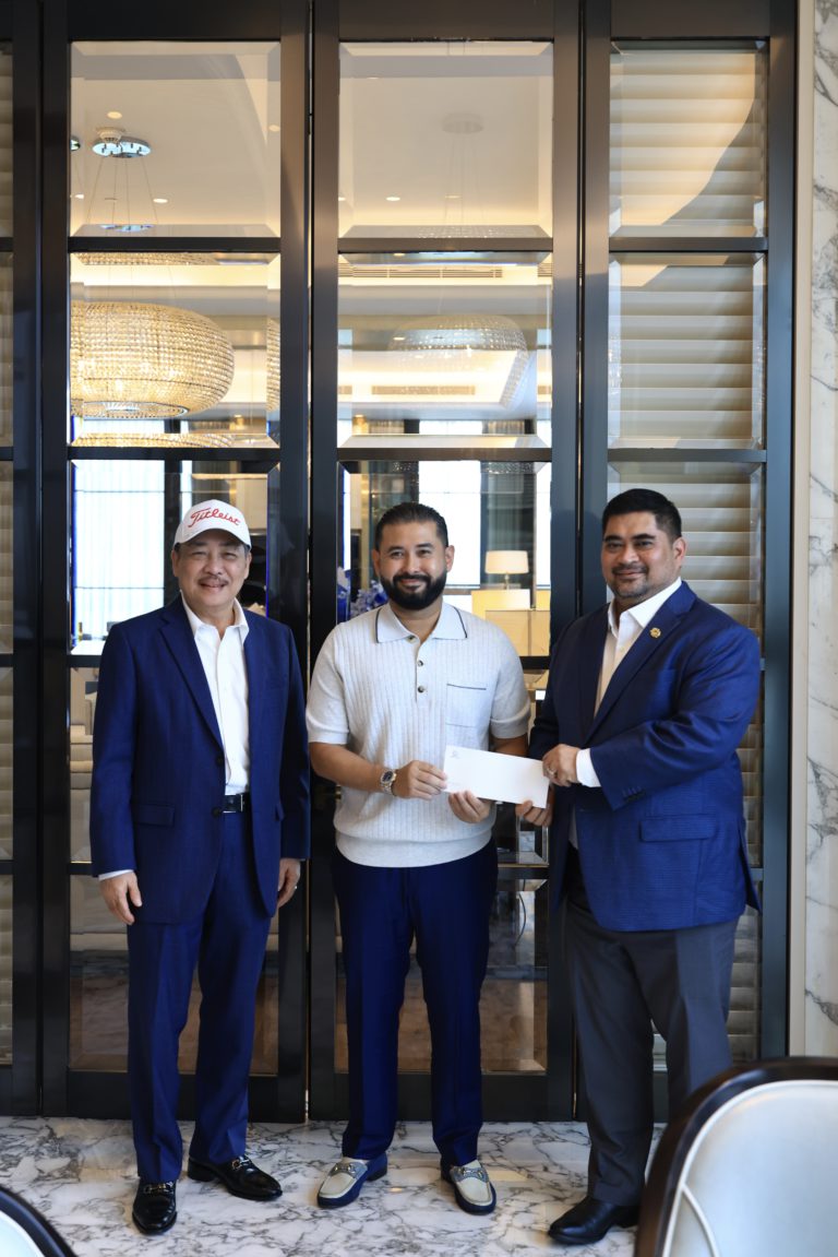 Tunku Ismail beri sumbangan kepada SAFA