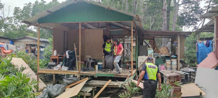 Op PTI Bersepadu Mega: 80 rumah setinggan dirobohkan