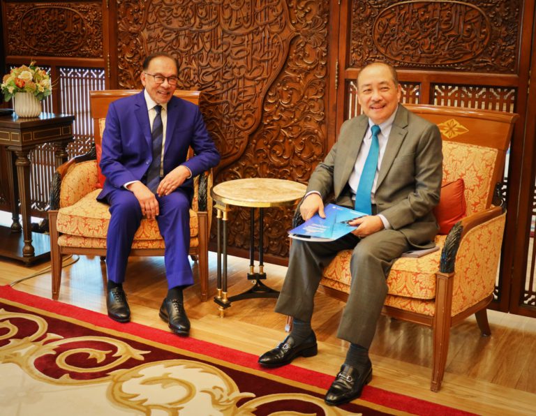 Hajiji bertemu PM di Putrajaya, bincang perkembangan semasa