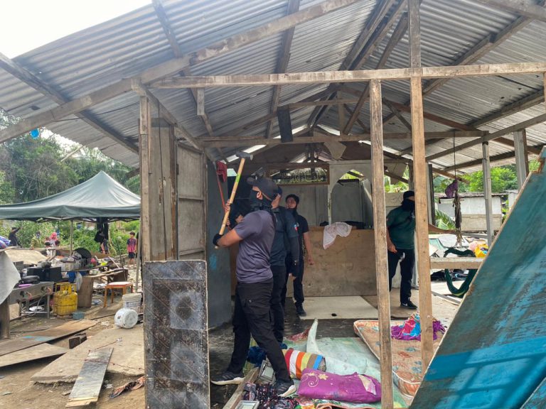 51 rumah setinggan dirobohkan, 6 PTI ditangkap