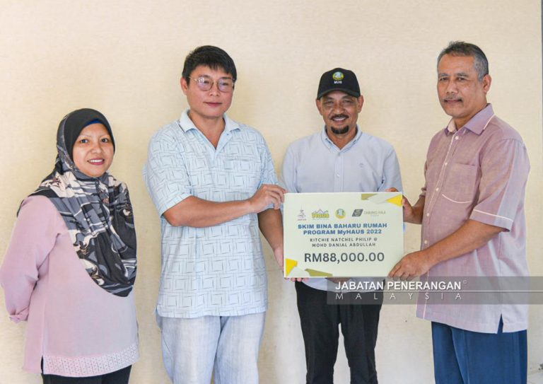 TH serah dua unit rumah program MyHAUS