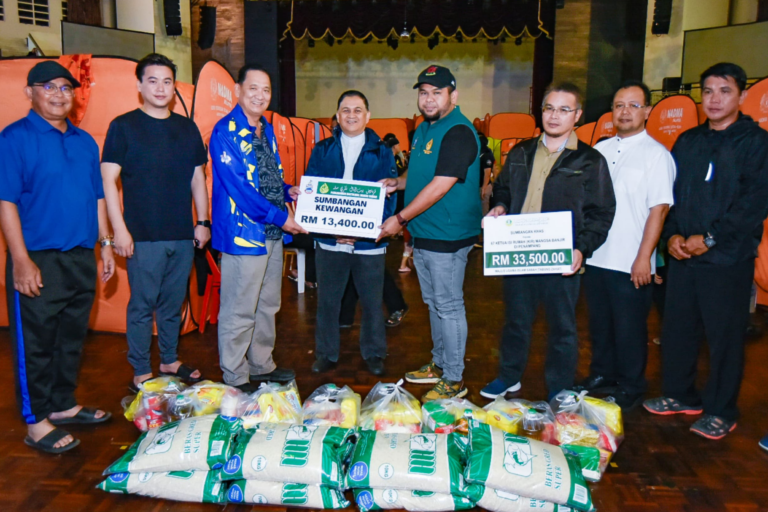 MUIS, PBNS serah sumbangan kepada mangsa terjejas banjir di Putatan, Penampang