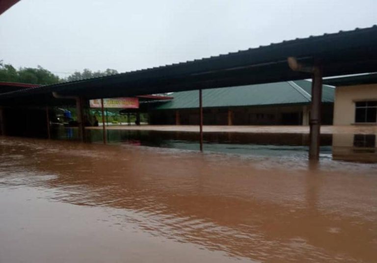 Banjir : 10 buah sekolah ditutup