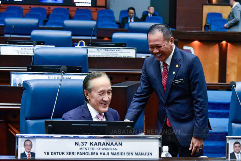 DUN Sabah : ‘Saya bukan pakar ekonomi, tapi saya ada buku tiga lima’ – Masidi