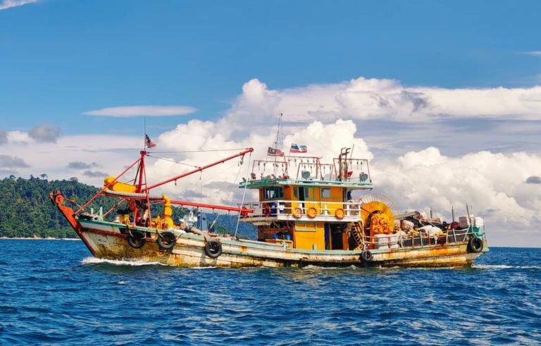 Bot pukat jerut ditahan atas beberapa kesalahan