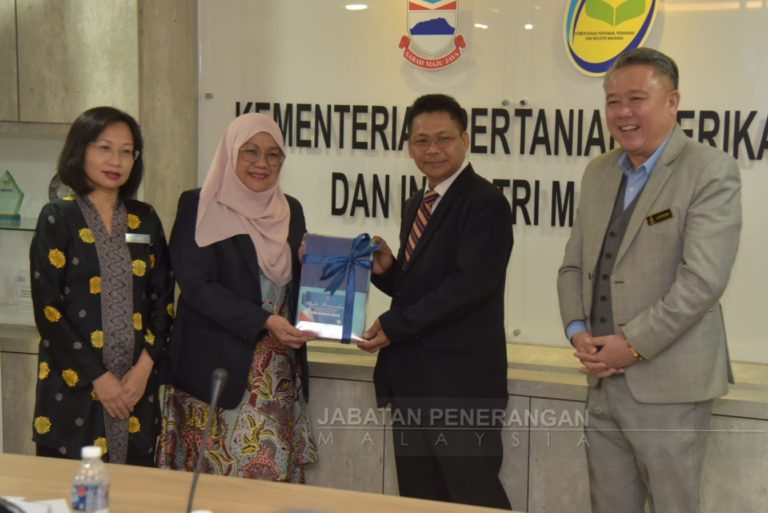 20 kementerian, agensi dibawah MAFFI terima bendera Sabah