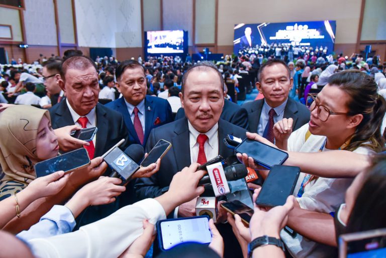 Kerajaan tingkatkan kadar gaji pekerja sambilan harian, sokong pelantikan anak tempatan dalam perkhidmatan awam