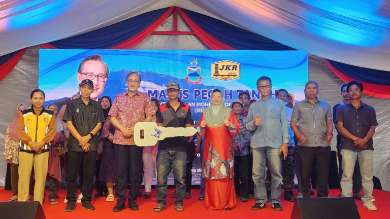 23 KIR DUN Karanaan terima kunci Rumah Mesra SMJ