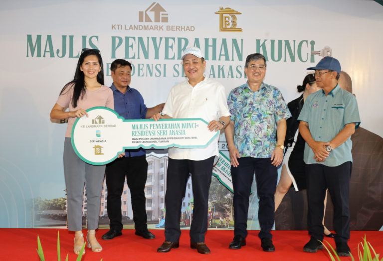 Penghuni Seri Akasia terima kunci rumah