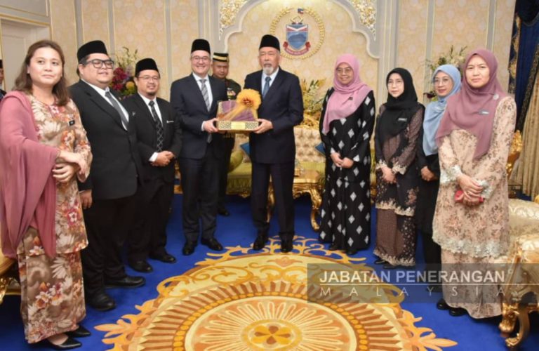 Tun Juhar terima kunjungan Peguam Besar negeri Sabah baharu