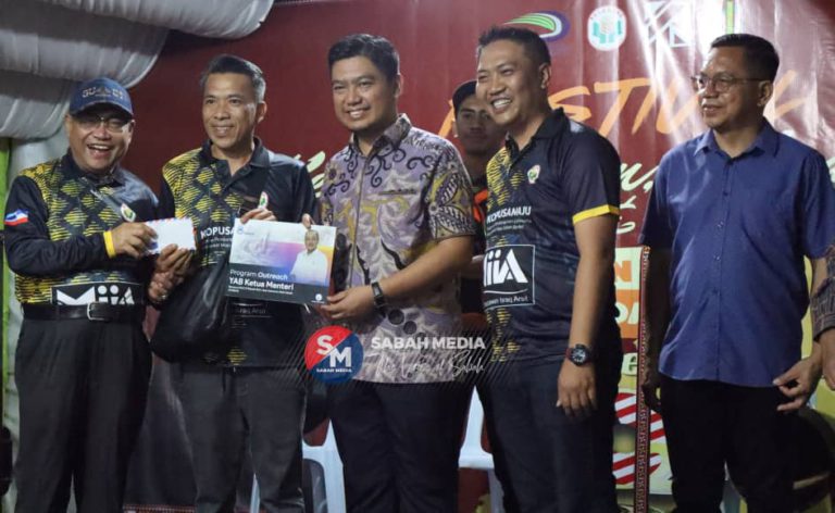 Makan durian secara percuma di Putatan petang ini