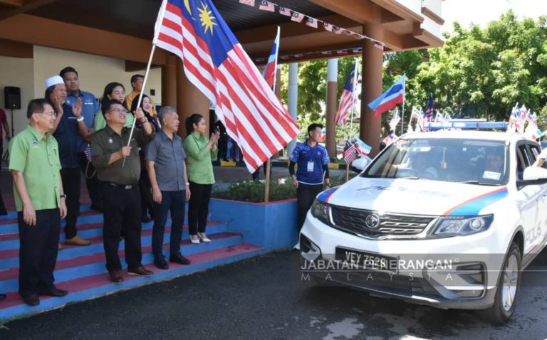 Semua agensi, jabatan digesa kibar Jalur Gemilang – Mohd Fuad