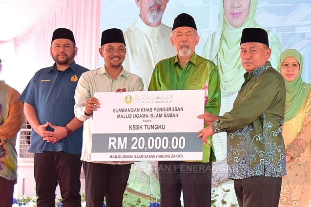 MUIS serah sumbangan kepada Masjid Daerah Tungku