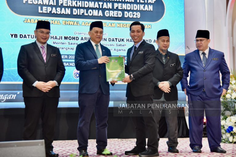 55 guru pengajian pendidikan di serap ke lantikan tetap