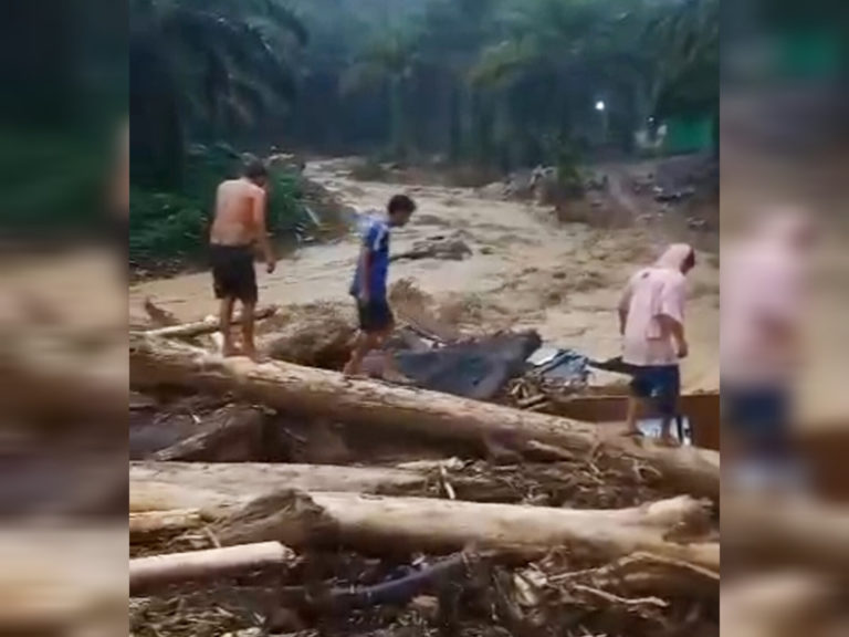 Dua beradik, kanak-kanak & bayi dikhuatiri hanyut dibawa arus deras