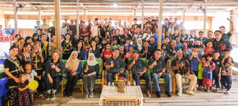 Kimanis Power Sdn Bhd serah 28 panel solar kepada penduduk Kg Katalirus