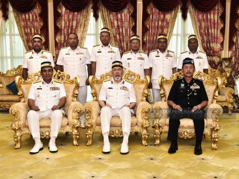 Tun Juhar dianugerahkan Laksamana Muda Maritim Kehormat