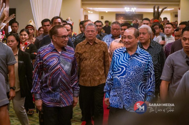 Anwar hadiri Majlis Makan Malam Kerajaan Sabah