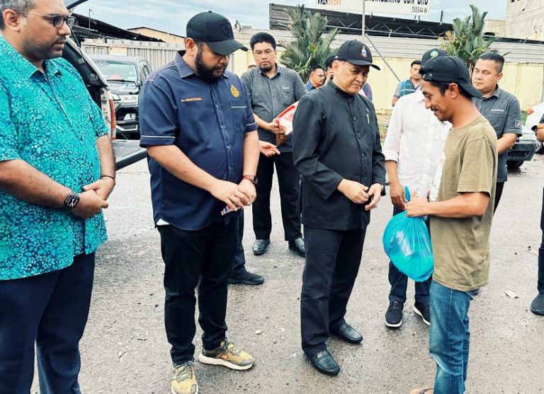 MUIS, PBNS salur sumbangan kepada 11 KIR terjejas kebakaran di Likas