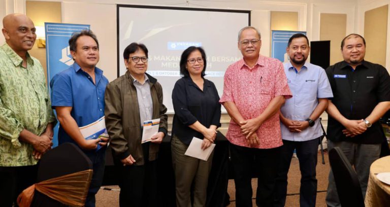 Tiga bekas pengamal media Sabah terima bantuan YBR