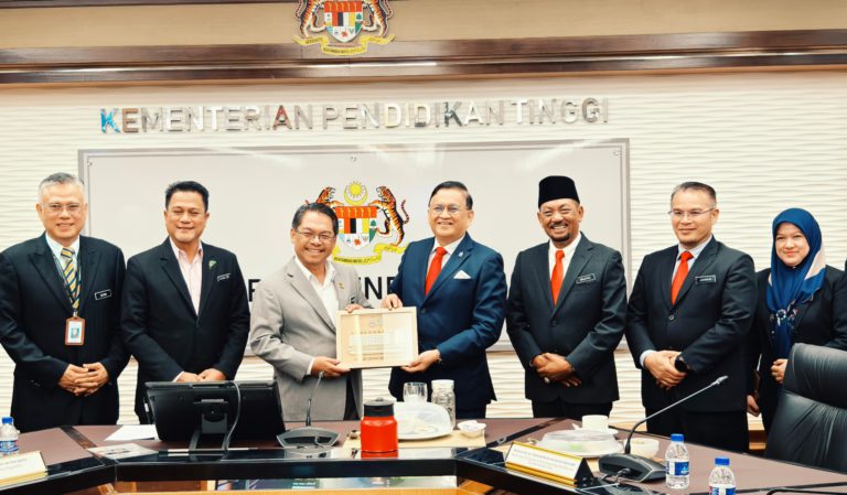 Arifin adakan kunjungan ke KPT, selaras aktiviti pendidikan tinggi anak Sabah