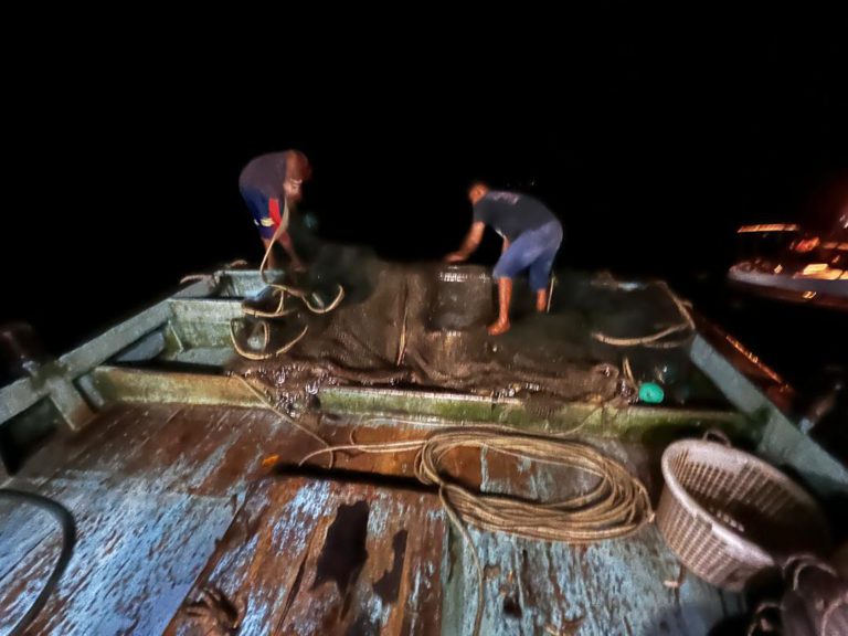 Maritim Malaysia tahan bot pukat tunda, tangkap ikan kurang tiga batu nautika