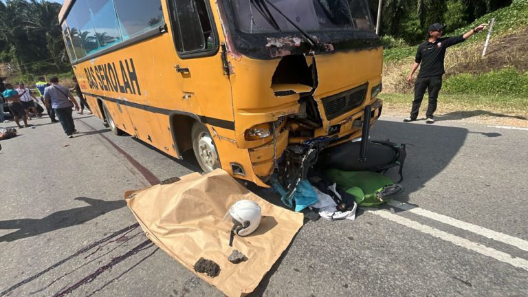 Remaja lelaki maut motosikal ditunggang bertembung bas sekolah