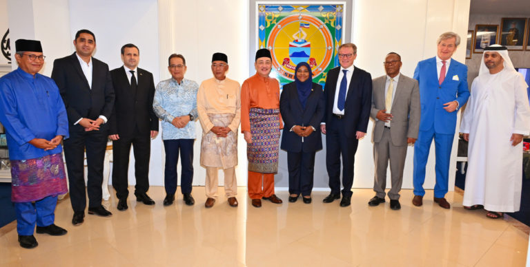 Hajiji hoskan makan malam untuk Duta Besar & Pesuruhjaya Tinggi