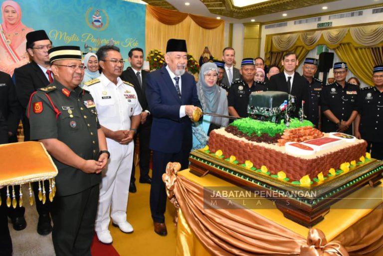 18 kek dipersembahkan sempena ulang tahun kelahiran rasmi ke-71 Tun Juhar